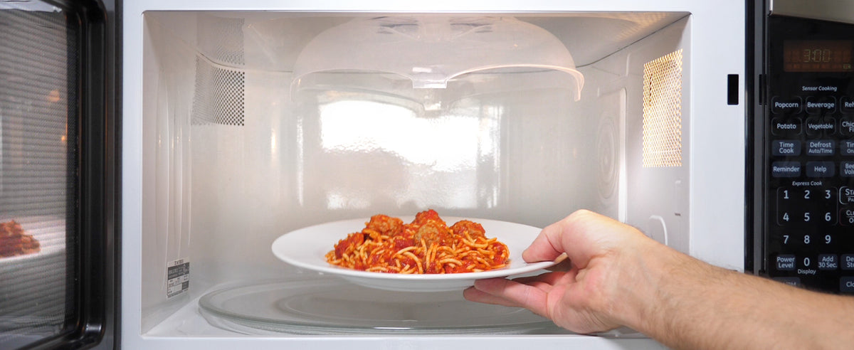 2pc Microwave Collapsible Hover Anti Splattering Magnetic Food Cover - Microwave  Splatter Lid with Steam Vents - On Sale - Bed Bath & Beyond - 30035028